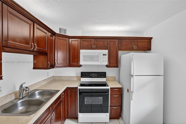 Photo - 2821 Somerset Dr Unit 317