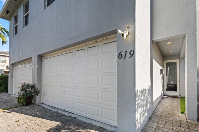 Photo - 619 SW 17th St