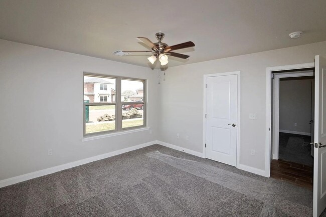 Photo - 7605 Woodford Ave