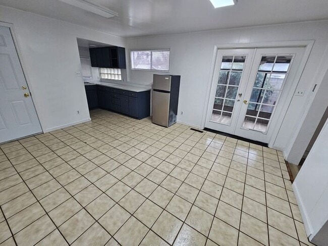 Photo - For Rent 2 Bed 1 bath, Plus basement, Duplex Home for rent