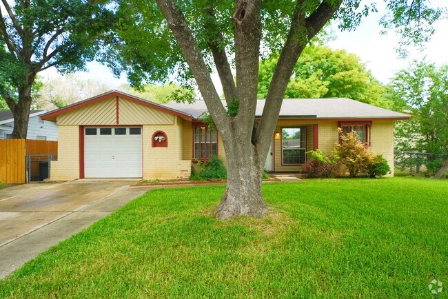 Building Photo - Schertz home now available in Parkland Vil...