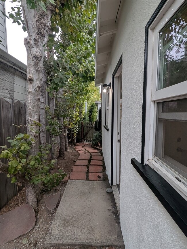 Photo - 233 Flower St