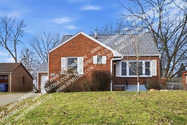 Building Photo - 1050 57th St