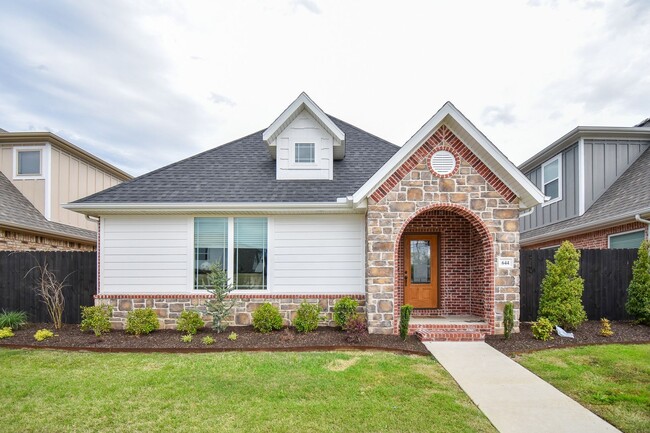 Building Photo - Luxurious 4 Bedroom, 3.5 Bathroom Home In Fayetteville, AR