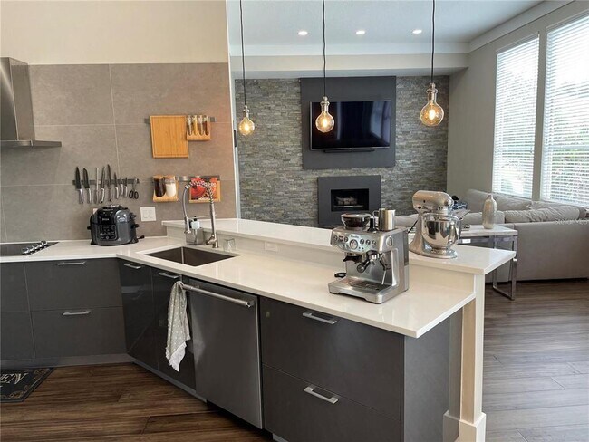 Photo - 2113 Grove Point Ln House