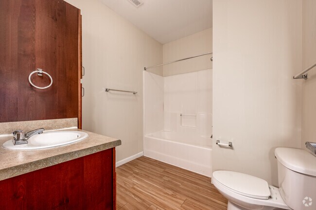 2BR, 2BA - 1,081SF - Second Bathroom