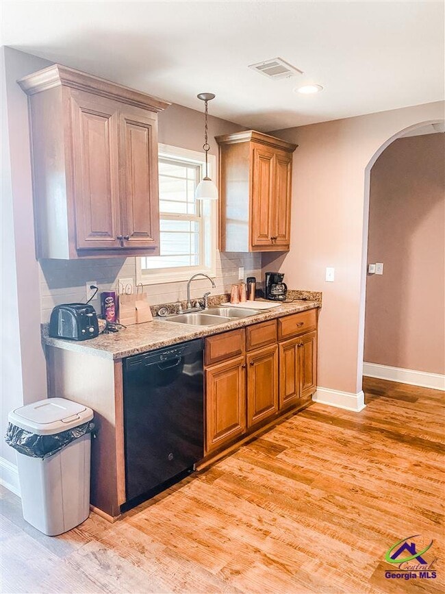 Photo - 102 Tudor Pl