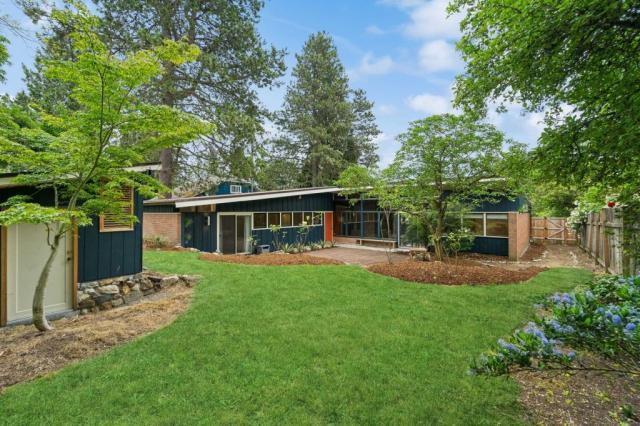 Photo - 3 bedroom in Seattle WA 98133