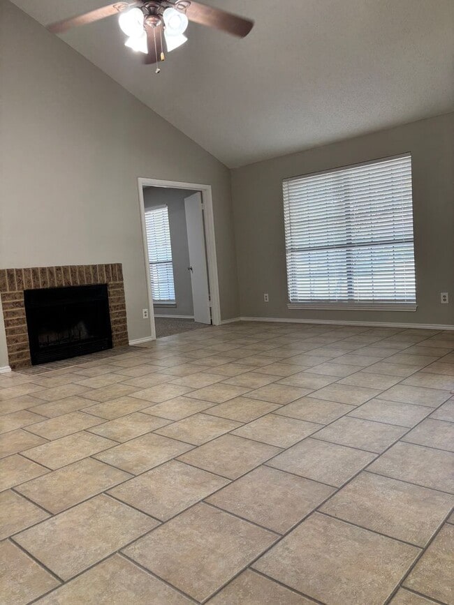 Photo - 104 Glade Shadow Dr