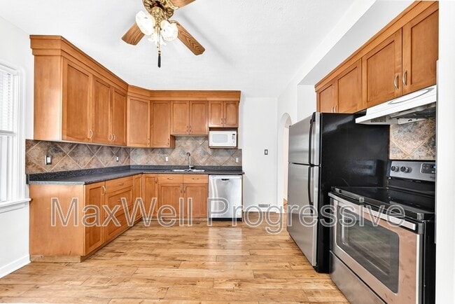 Photo - 9830-9878 78 Ave NW
