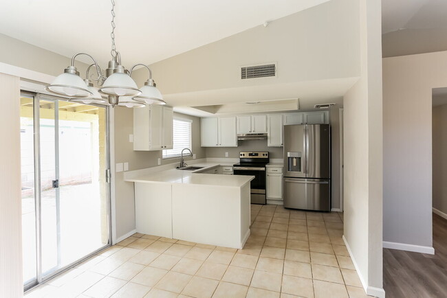 Photo - 1417 E Irwin Ave