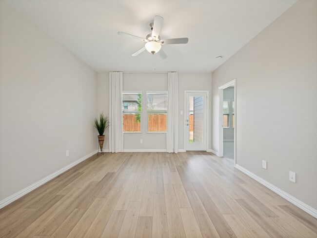 Photo - 715 Dotty Dr
