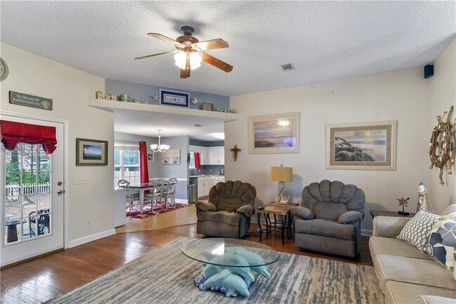 Photo - 375 Wellington Pl