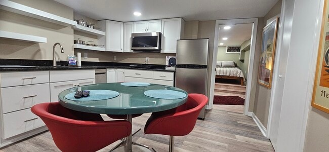 Building Photo - 4633 Kernwood Ave Unit Basement