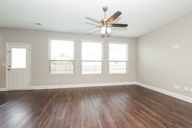Photo - 1005 Keeneland Dr