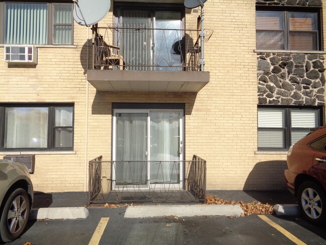 Building Photo - 6233 W 94th St Unit 1SE