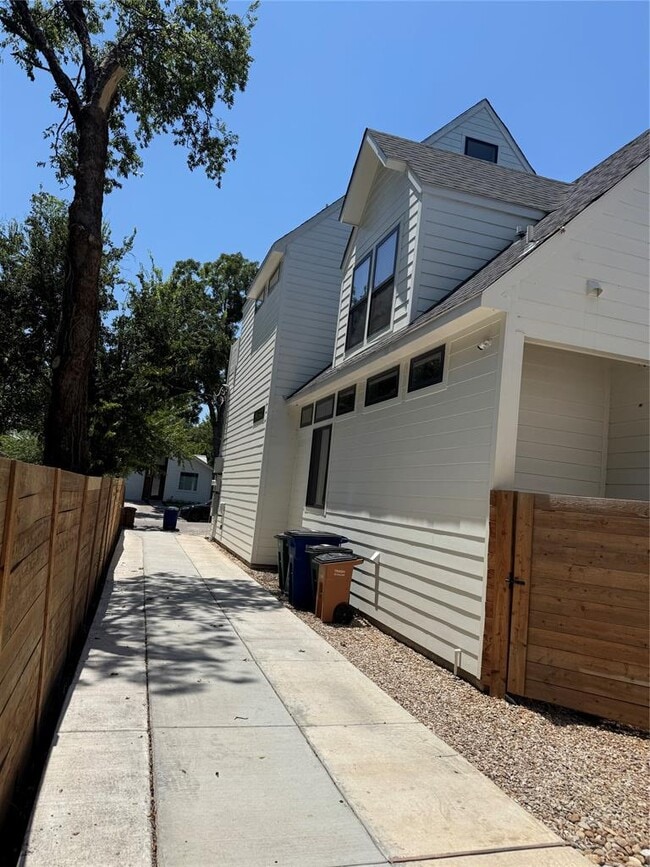 Photo - 2604 Francisco St