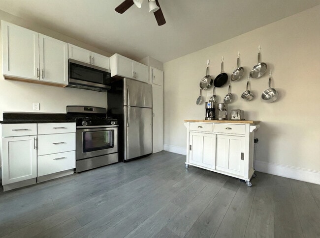 Building Photo - 24 Fellsway W Unit 2B