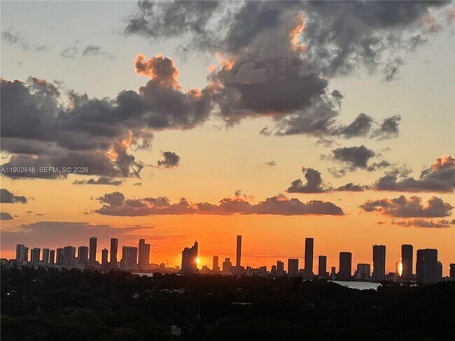 Building Photo - 2655 Collins Ave Unit 1204