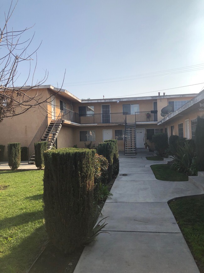 3920 E Alondra Blvd - 3920 E Alondra Blvd Apartments