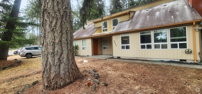 Newly renovated with fresh paint - 3622 159th Street Ct E Rental