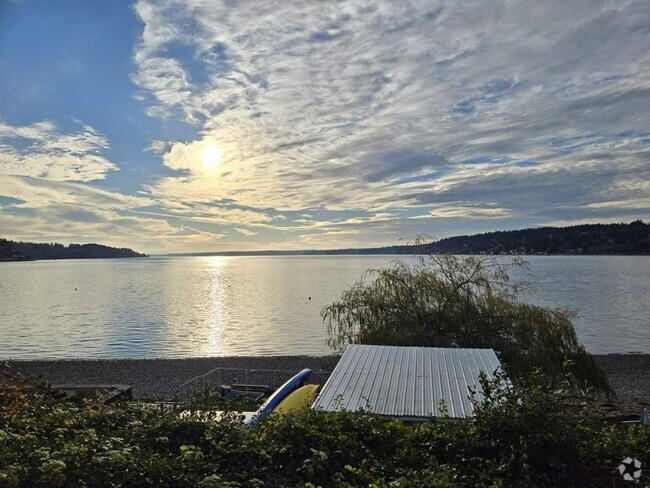 Building Photo - Henderson Bay Beachfront Home with Breatht...