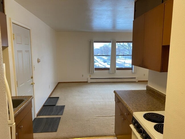 Living room - 1022 Arkwright St N Unit 9