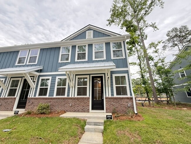 Building Photo - 3 Bedroom 2.5 Bathroom Townhouse in Summerville