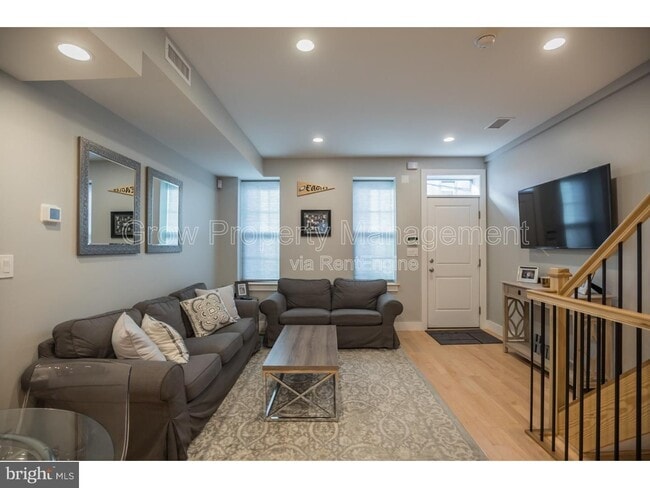 Photo - 533 Manton St