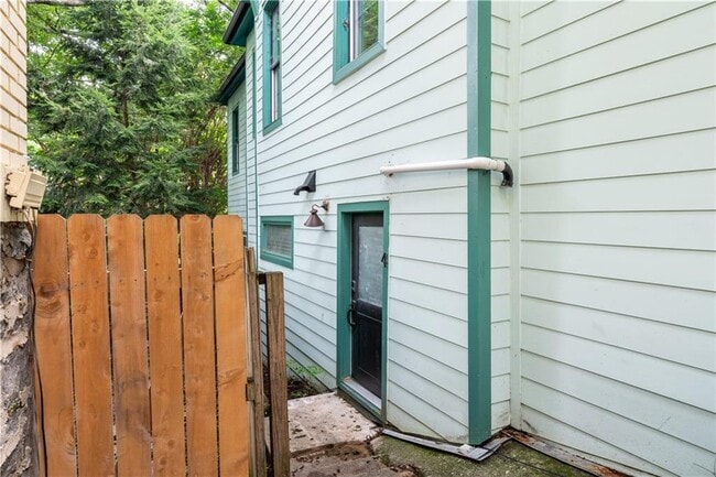 Photo - 799 Charles Allen Dr NE