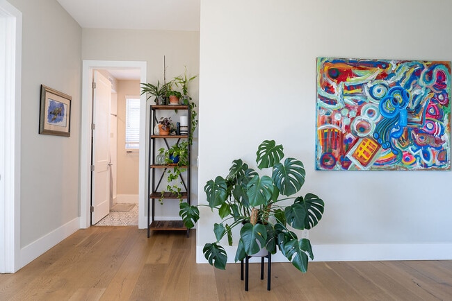 Photo - 3687 Valley St