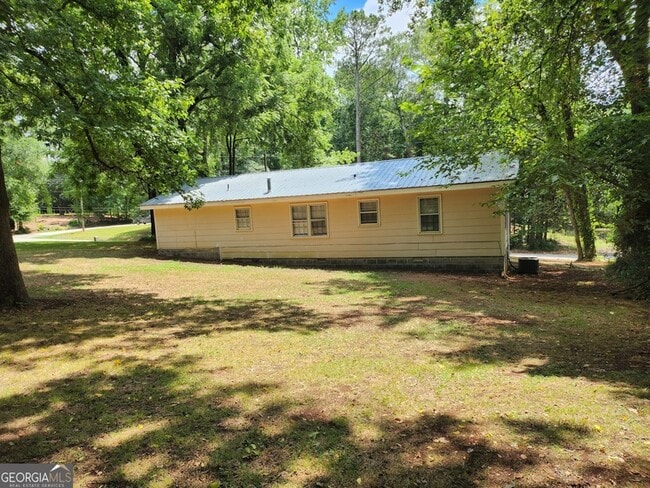 Photo - 583 Danielsville St