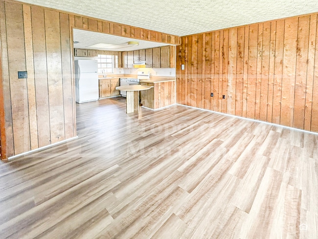 Photo - 715 W Daughtery Rd