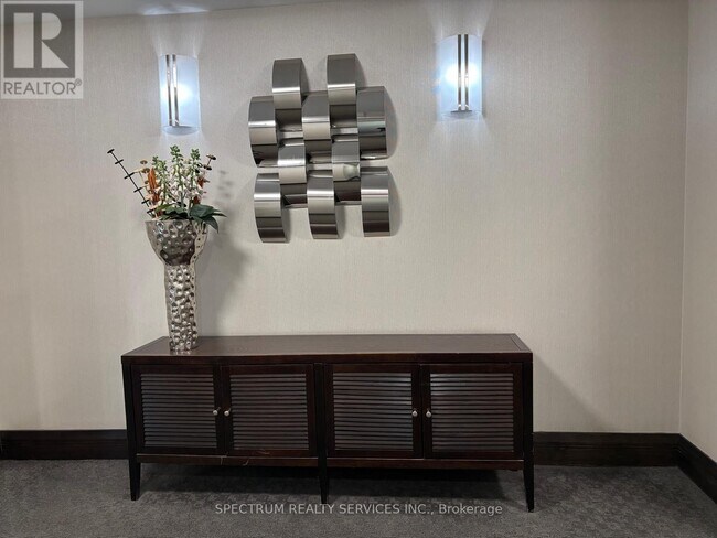 Photo - 75 King William Crescent Unité 609