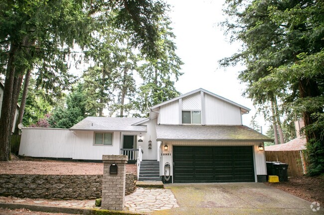 Building Photo - 4 bedroom 3 bath house for rent- Great loc...