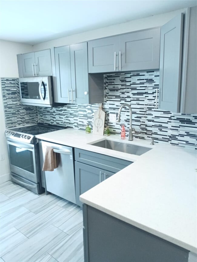 Photo - 4170 Inverrary Dr Unit 412