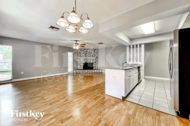 Photo - 1794 E Groveleaf Ave