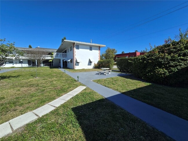 Building Photo - 1711 NW 46th Ave Unit 125