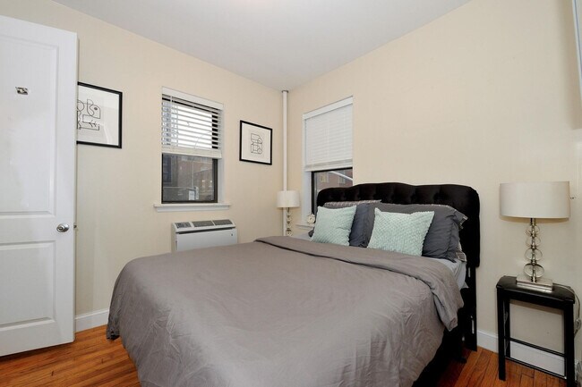Building Photo - 237 Sullivan St Rental