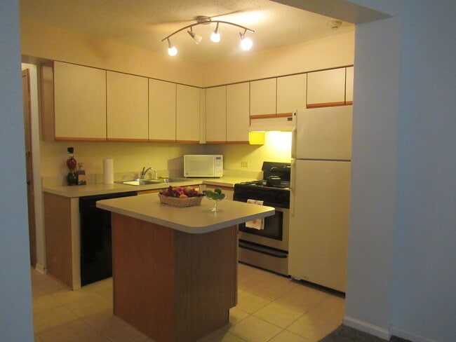 Building Photo - 9 Cedar Ct Unit 1D