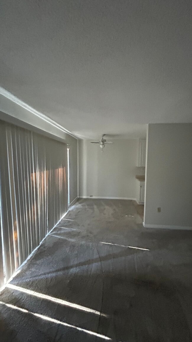 Sala de estar y comedor - 871 Woodside Ln E Unidad 3