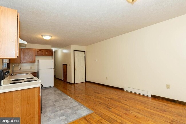 Photo - 218 S West St