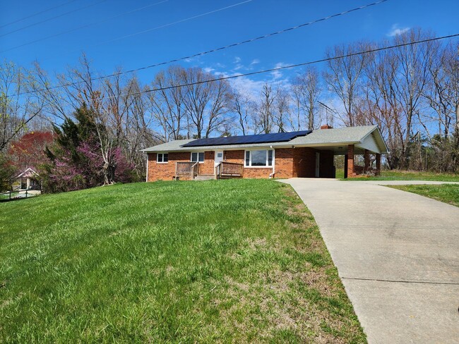 Large Brick Ranch-Rental - Large Brick Ranch-Rental