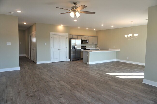 Photo - 3 Bedroom, 2 Bath Home with Privacy Fence ...