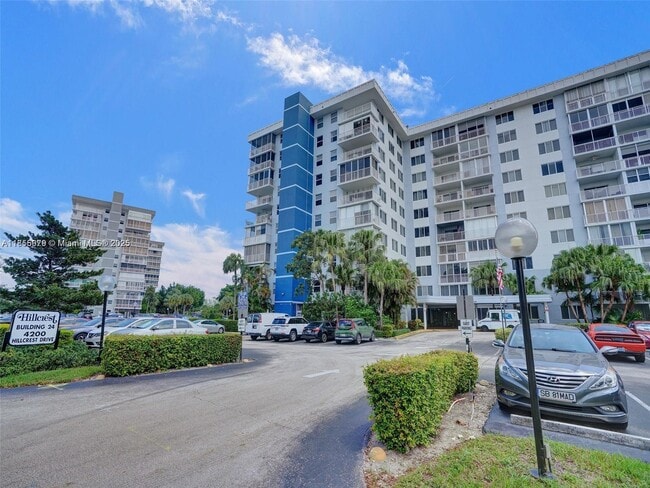 Photo - 4200 Hillcrest Dr Unit 800