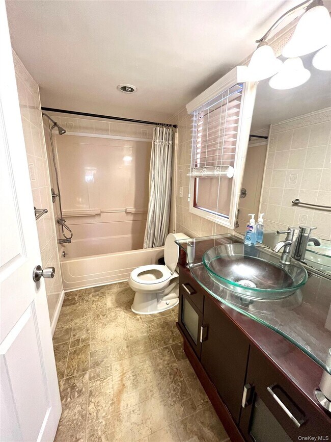 Photo - 53 Circle Dr N