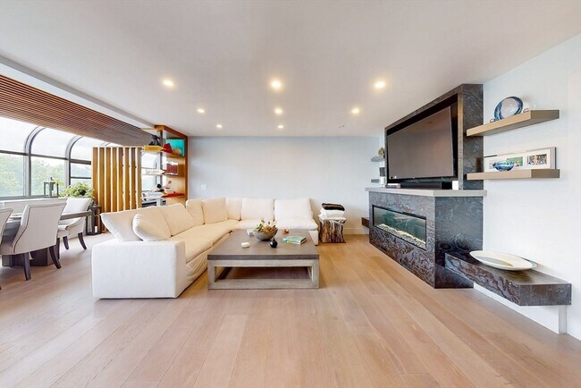 Photo - 270 Beacon St Unidad H5