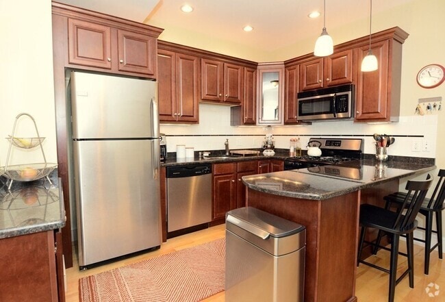 Building Photo - 21 Oak St Unit #1 Rental
