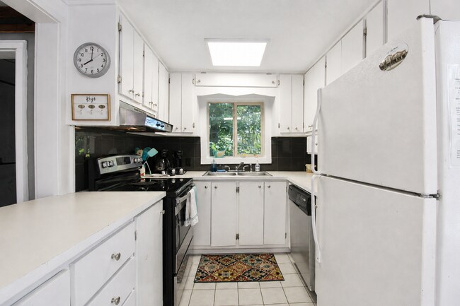 8045 Sarah Thomas Rd