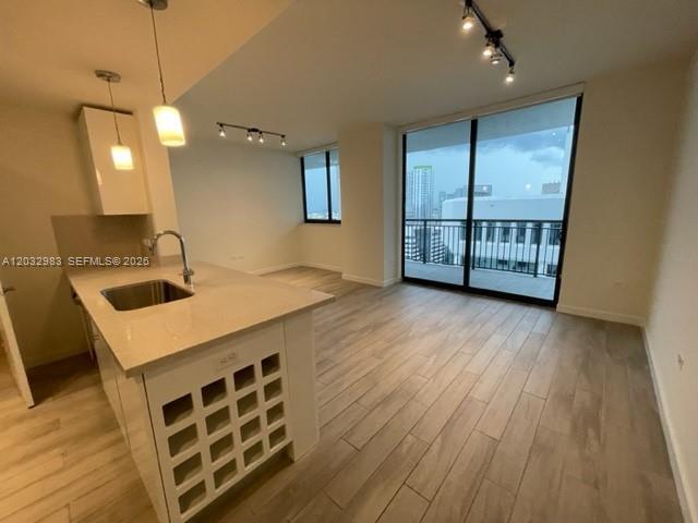 Building Photo - 999 SW 1st Ave Unit 3115